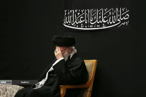 مراسم عزادارای شب عاشورای حسینی(ع) در حسینیه امام خمینی(ره) با حضور رهبر معظم انقلاب