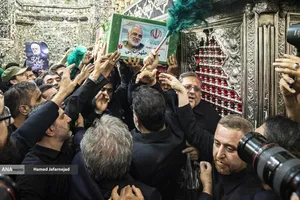 تشییع و تدفین پیکر مطهر دانشمند هسته&zwnj;ای شهید محمدمهدی طهرانچی رییس دانشگاه آزاد اسلامی و همسر گرانقدرش شهیده مژگان قراویری در حرم حضرت عبدالعظیم حسنی(ع)