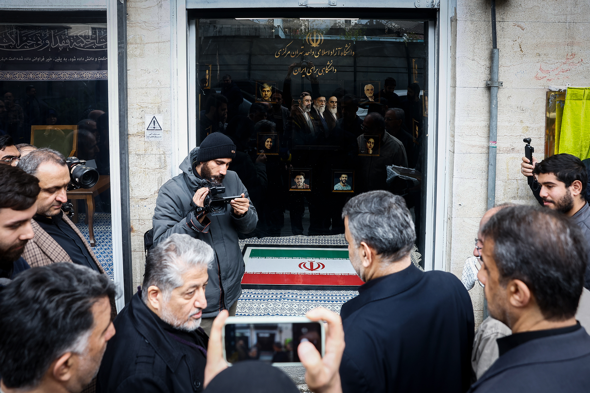 دانشجویان در یادمان شهدای جنگ رمضان، ندای آرمانخواهی را با سه قاب زیبا به تصویر کشیدند دانشجویان در یادمان شهدای جنگ رمضان، ندای آرمانخواهی را با سه قاب زیبا به تصویر کشیدند