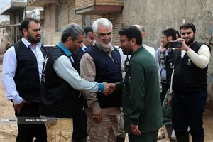 کمک رسانی شهید محمدمهدی طهرانچی دانشمند هسته ای در مناطق سیل زده لرستان پلدختر در سال 1398 همراه گروه های جهادی