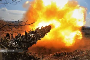 شلیک تانک T-72 اوکراینی به سمت مواضع روسیه در خط مقدم منطقه باخموت اوکراین