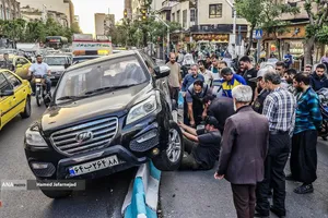 برخورد عجیب خودرو با جدول