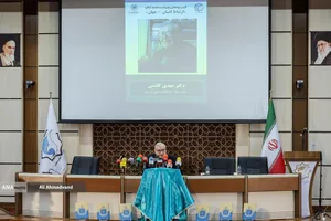 مهدی گلشنی فیزیکدان و نظریه&zwnj;پرداز در آیین رونمایی از ویراست جدید کتاب &laquo;ارتباط انسان-جهان&raquo;