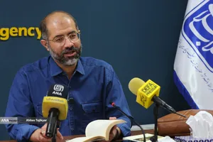 دکتر مهدی جمشیدی نویسنده و پژوهشگر مسائل انقلاب در نشست علمی سویه&zwnj;های نظری و معرفتی روایت&zwnj;پردازی از مراسم تشییع پیکر مطهر رهبر شهید 