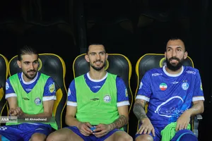 تیم&zwnj;های فوتبال استقلال و پرسپولیس امروز (چهارشنبه) در چارچوب هفته پنجم لیگ برتر به مصاف هم رفتند که این دیدار به تساوی یک - یک انجامید.