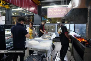 حضور مردم در رستوران ها و غذاخوری ها در شب های تهران 