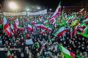 اجتماع به عشق وطن دسته پرچم داران ایران- میدان انقلاب تهران