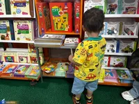 بهار کتاب 34| حواشی جذاب کودکانه نمایشگاه کتاب از قصه گویی تا نقاشی و نمایش +فیلم