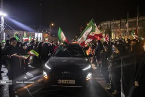 بیعت مردم تهران با حضرت آیت الله سید مجتبی خامنه ای رهبر جدید انقلاب اسلامی ایران - میدان شهدا