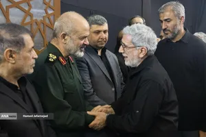 سردار اسماعیل قاآنی فرمانده نیروی قدس سپاه در مراسم گرامیداشت چهلمین روز درگذشت شهید سپهبد محمد باقری (محمد حسین افشردی) و همسر وی ( اشرف افشردی) و دختر این فرمانده عزیز (فرشته افشردی)