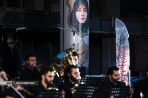 بازدید خبرنگاران خارجی از آثار به&zwnj;جامانده از حمله موشکی رژیم صهیونیستی به ساختمان شیشه ای صدا و سیما که در تاریخ ۲۴ تیرماه صورت گرفت