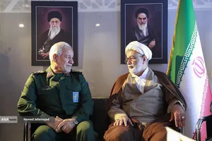 سردار عبدالرضا عابد فرمانده قرارگاه سازندگی خاتم&zwnj;الانبیا(ص) و حجت&zwnj;الاسلام موسی احمدی رییس کمیسیون انرژی مجلس شورای اسلامی در بیست و نهمین نمایشگاه بین المللی نفت ،گاز و پتروشیمی 