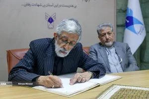 مراسم امضای دفتر یادبود دانشمند شهید دکتر محمد مهدی طهرانچی