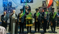 حضور خادمان و پرچم متبرک حرم بانوی کرامت در اجتماع شبانه روستای فرد+ فیلم