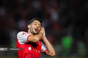 تیم&zwnj;های فوتبال استقلال و پرسپولیس امروز (چهارشنبه) در چارچوب هفته پنجم لیگ برتر به مصاف هم رفتند که این دیدار به تساوی یک - یک انجامید.
