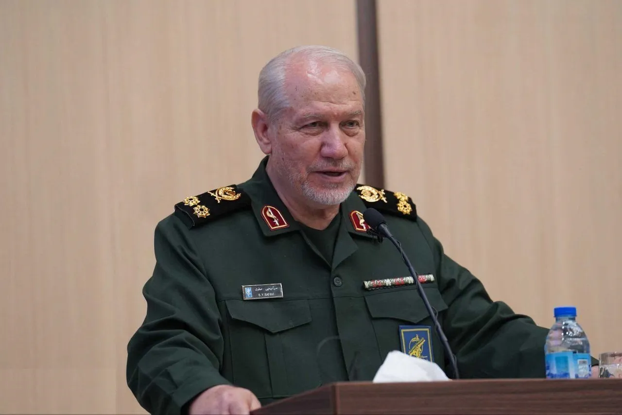 سرلشکر سید یحیی رحیم صفوی
سرلشکر رحیم صفوی
سرلشکر صفوی
دستیار و مشاور عالی فرمانده معظم کل قوا