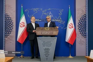 حضور سیدعباس عراقچی وزیر امورخارجه بمناسبت روز خبرنگار در جلسه هفتگی سخنگوی وزارت خارجه