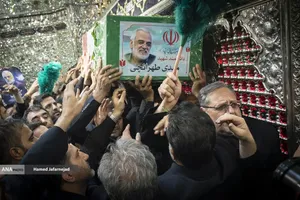 تشییع و تدفین پیکر مطهر دانشمند هسته&zwnj;ای شهید محمدمهدی طهرانچی رییس دانشگاه آزاد اسلامی و همسر گرانقدرش شهیده مژگان قراویری در حرم حضرت عبدالعظیم حسنی(ع)
