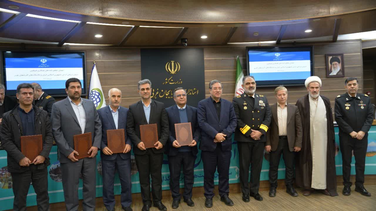 امضای تفاهمنامه همکاری نیروی دریایی ارتش، استانداری و دانشگاه آزاد آذربایجان غربی امضای تفاهمنامه همکاری نیروی دریایی ارتش، استانداری و دانشگاه آزاد آذربایجان غربی