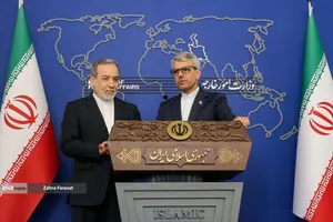 حضور سیدعباس عراقچی وزیر امورخارجه بمناسبت روز خبرنگار در جلسه هفتگی سخنگوی وزارت خارجه