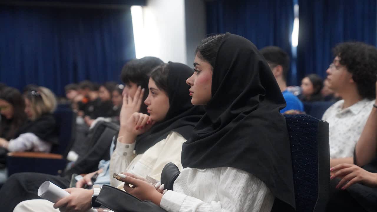 اکران مستند «من هامونم»؛ اثر برگزیده هفته آب استکهلم ۲۰۲۲ در دانشگاه علوم و تحقیقات