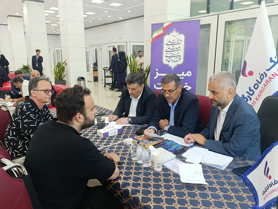 گفت‌وگوی بی‌واسطه مدیران عالی بانک رفاه کارگران با مردم در هفته دولت
