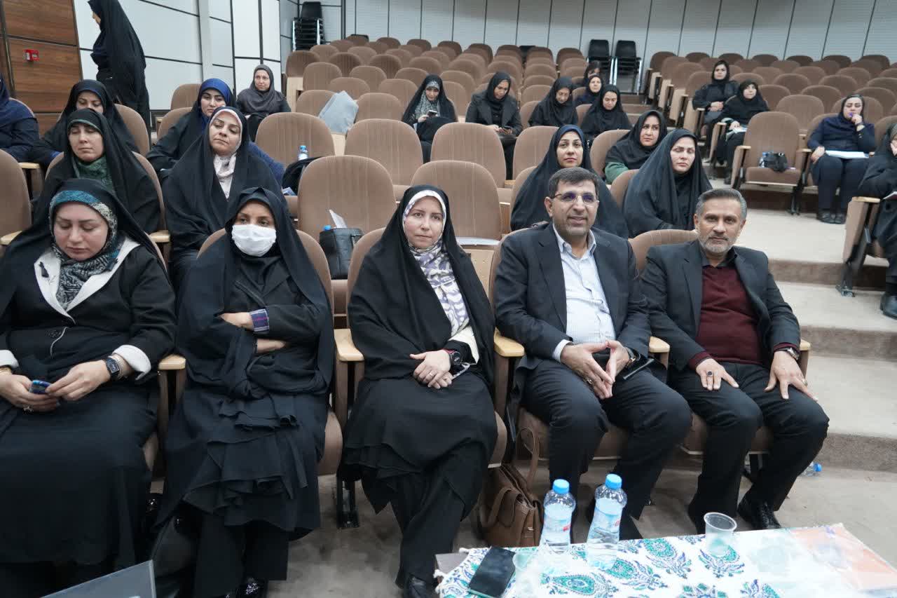 سومین اجلاس مشاورین امور بانوان فارس با حضور گسترده در دانشگاه آزاد شیراز برگزار شد