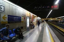 درهای قطار مترو در ایستگاه شادمان باز نشد!