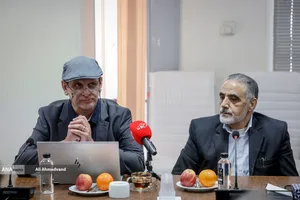 سیامک عمو زیدی عضو سابق گروه حقوق بین&zwnj;الملل و اروپایی دانشگاه ماستریخت هلند و حسین نواده توپچی استاد حقوق بین&zwnj;الملل دانشگاه
