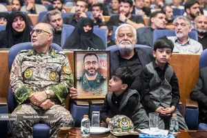 حضور خانواده شهدا در مراسم بزرگداشت شهدای رسانه در نبرد با رژیم صهیونیستی