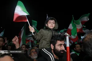 اجتماع به عشق وطن دسته پرچم داران ایران- میدان انقلاب تهران