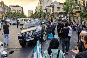 برخورد عجیب خودرو با جدول