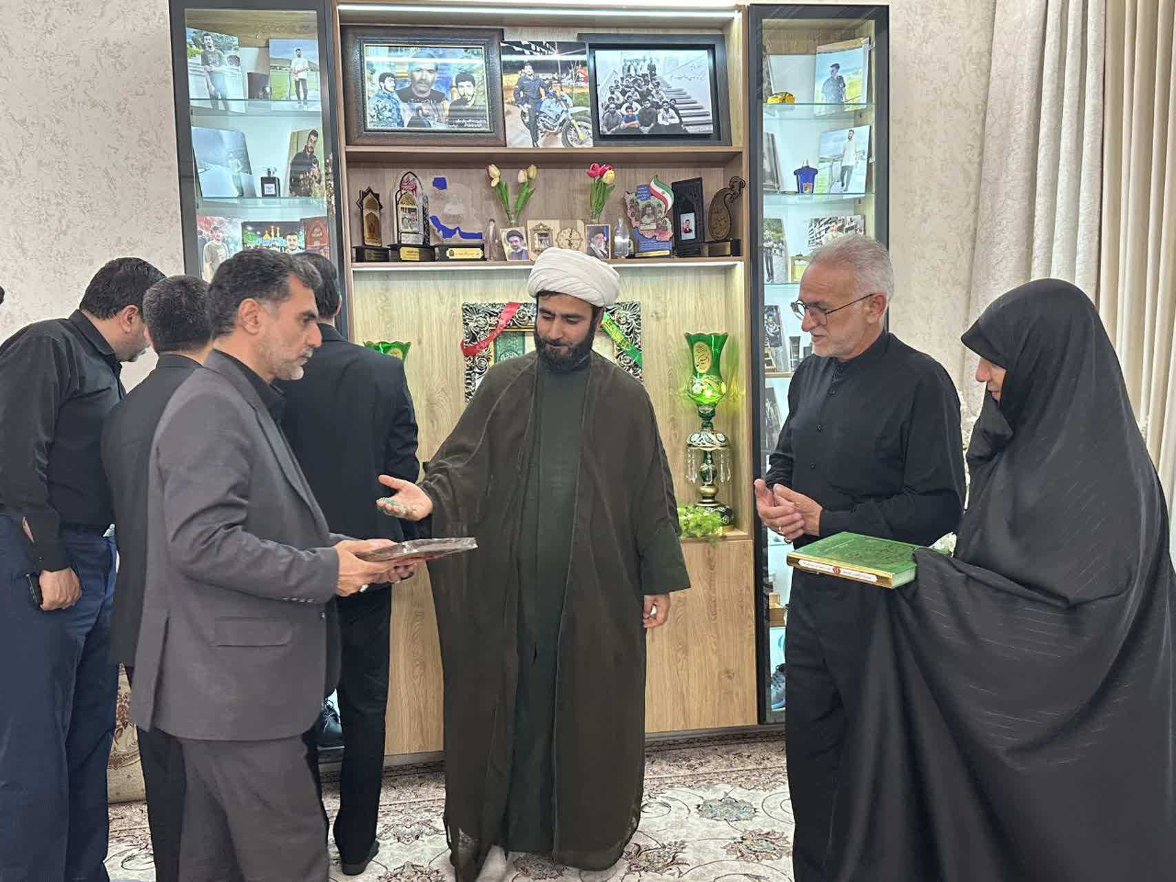 فرزند شهیدم از همان آغاز نوجوانی در خط ولایت بود