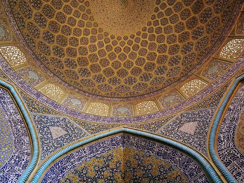 «ایرانی بودن» برایم عنصر تزئینی نیست/ آثارم بخشی از یک گفت‌وگوی مداوم از دل ماده، فرم و تجربه زیسته هستند////