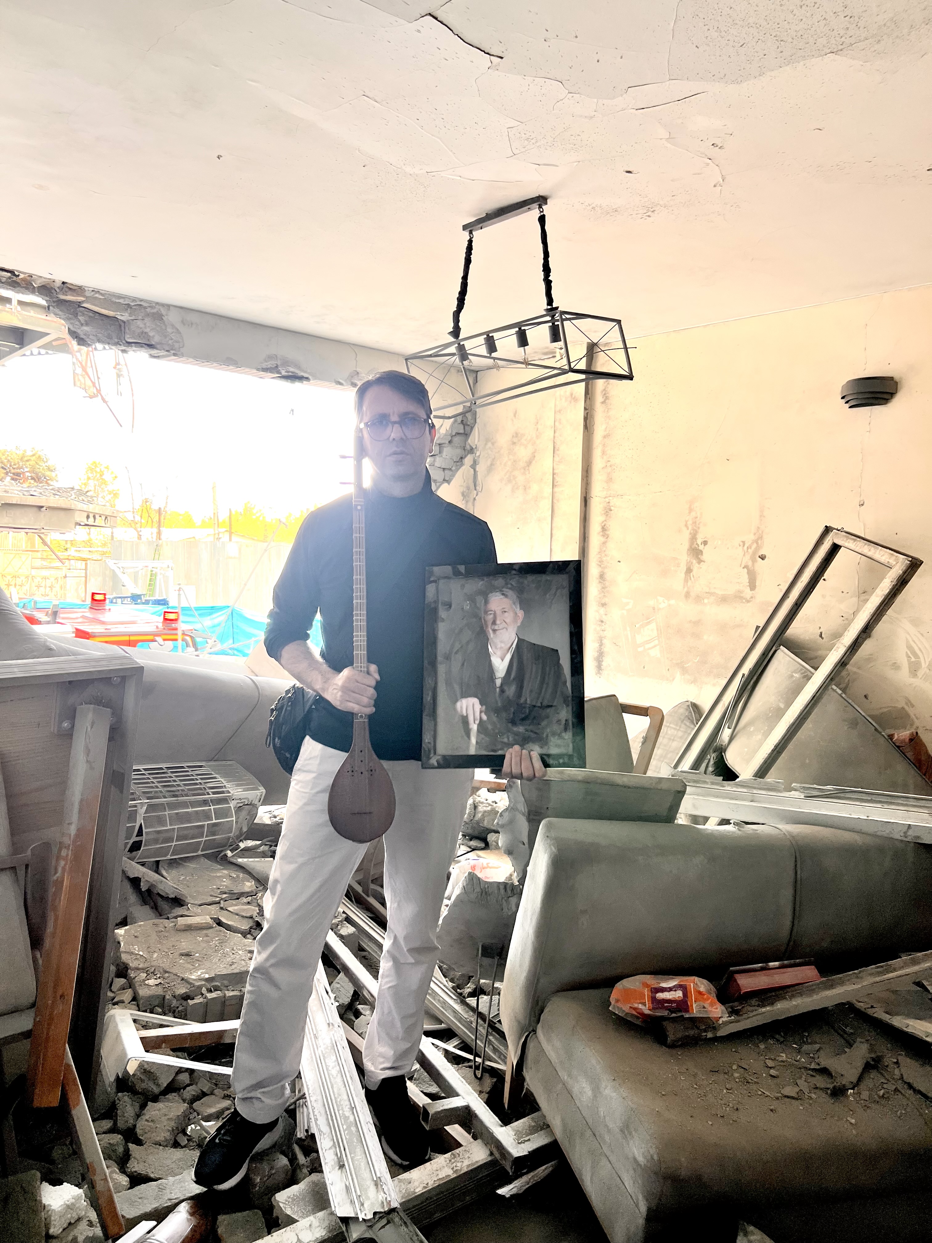 حسین نورشرق از ویرانی خانه اش گفت/ این خانه وطن من بود! حسین نورشرق از ویرانی خانه اش گفت/ این خانه وطن من بود!