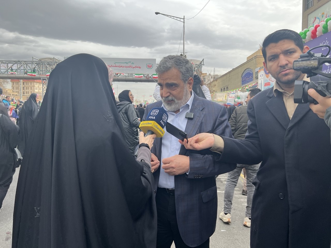 مراسم راهپیمایی 22 بهمن در تهران آغاز شد/ پرچم‌ها برافراشته و دل‌ها متحد برای ایران