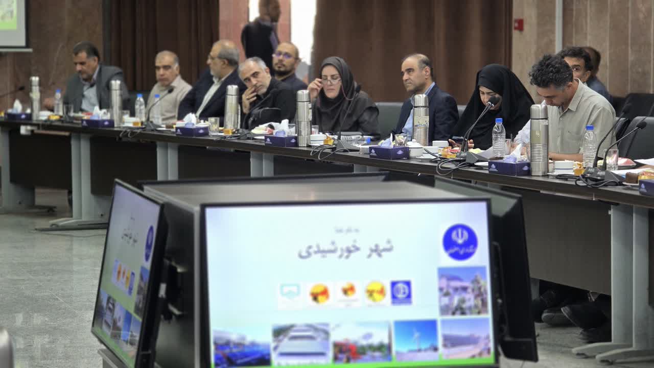 حرکت اصفهان به سوی «شهر خورشیدی»/ توسعه فناوری‌های نوین ذخیره‌سازی در دستورکار دبیرخانه علمی میز انرژی
