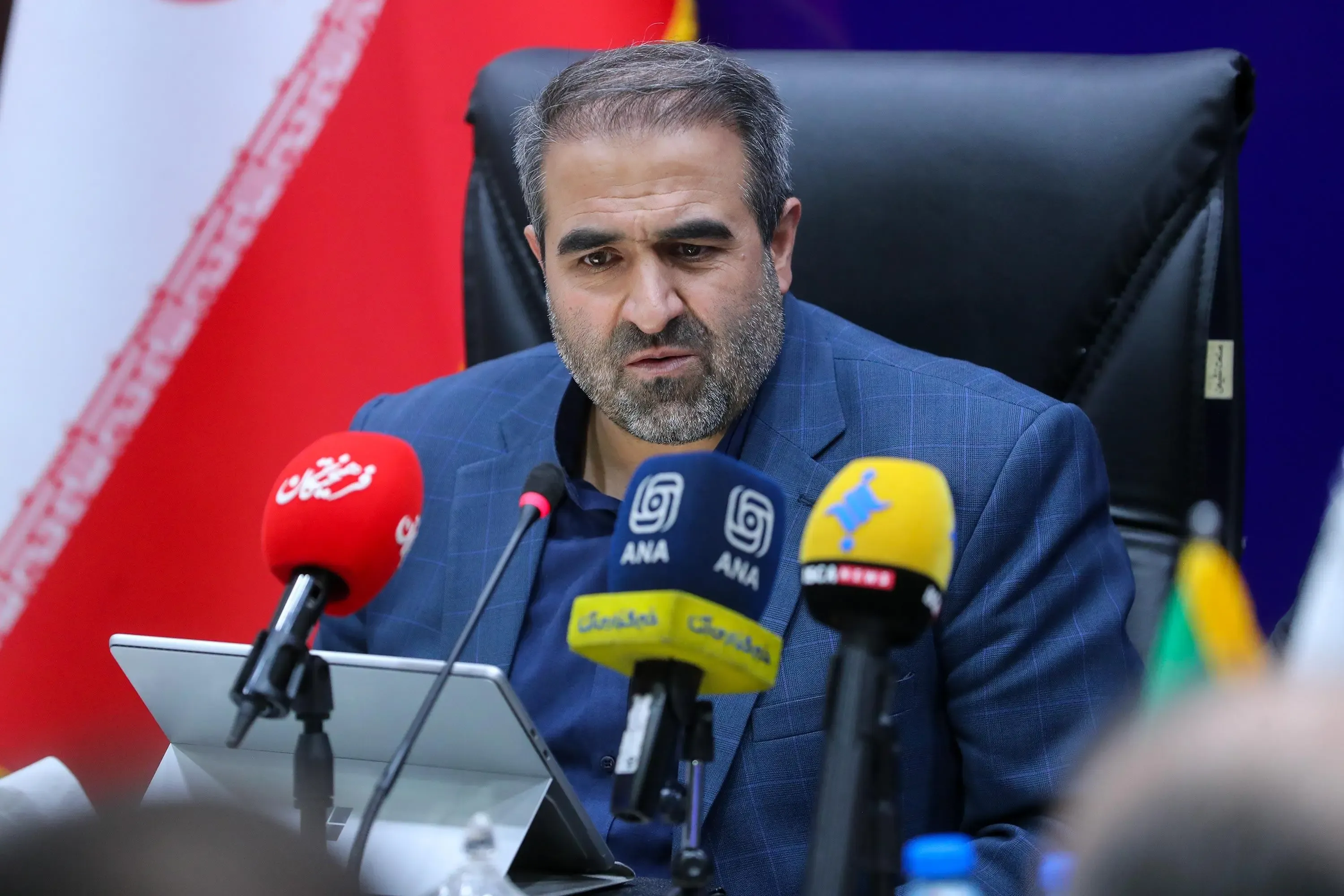 معاون علوم انسانی و هنر