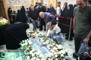 اجتماع مردم کنار مزار شهید سپهبد سلامی در ایام اربعین فرمانده دلاور سپاه اسلام