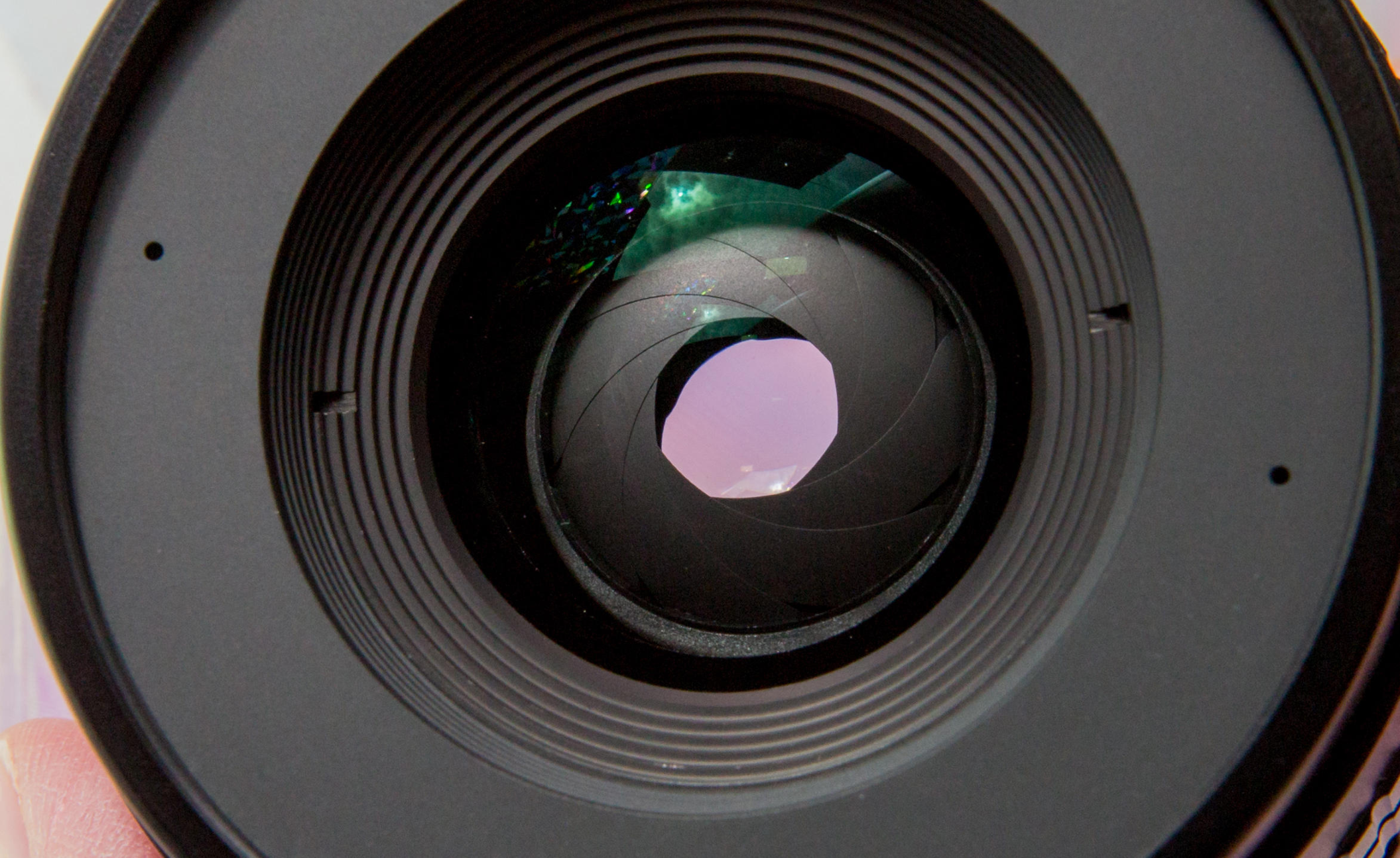 اعداد مرموز f در مشخصات دوربین گوشی کیفیت عکس‌هایتان را تعیین می‌کنند