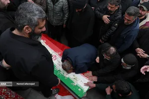 تشییع پیکر ام البنین تهران مادر شهیدان افراسیابی با حضور گسترده مردم انقلابی و شهیدپرور خیابان نبرد- پیروزی