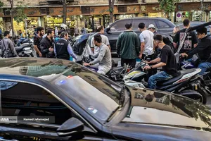 برخورد عجیب خودرو با جدول