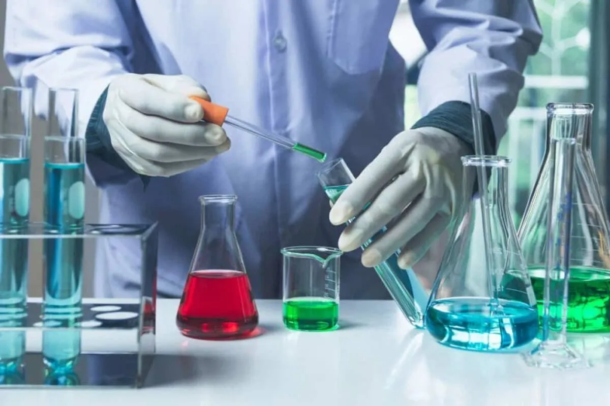 Iranian Company Produces Sanitizing Gel to Remove Different Stains on Hands