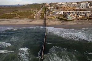 نمایی هوایی از دیوار مرزی آمریکا و مکزیک