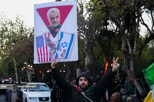 تشییع پیکر مطهر دریابان شهید &laquo;علیرضا تنگسیری&raquo; فرمانده دلاور خلیج فارس و جمعی از شهدای والامقام