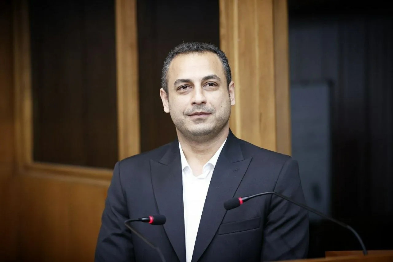 هادی خناری نژاد