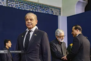 ادای احترام مقامات و مسئولان خارجی به پیکر امام شهید 