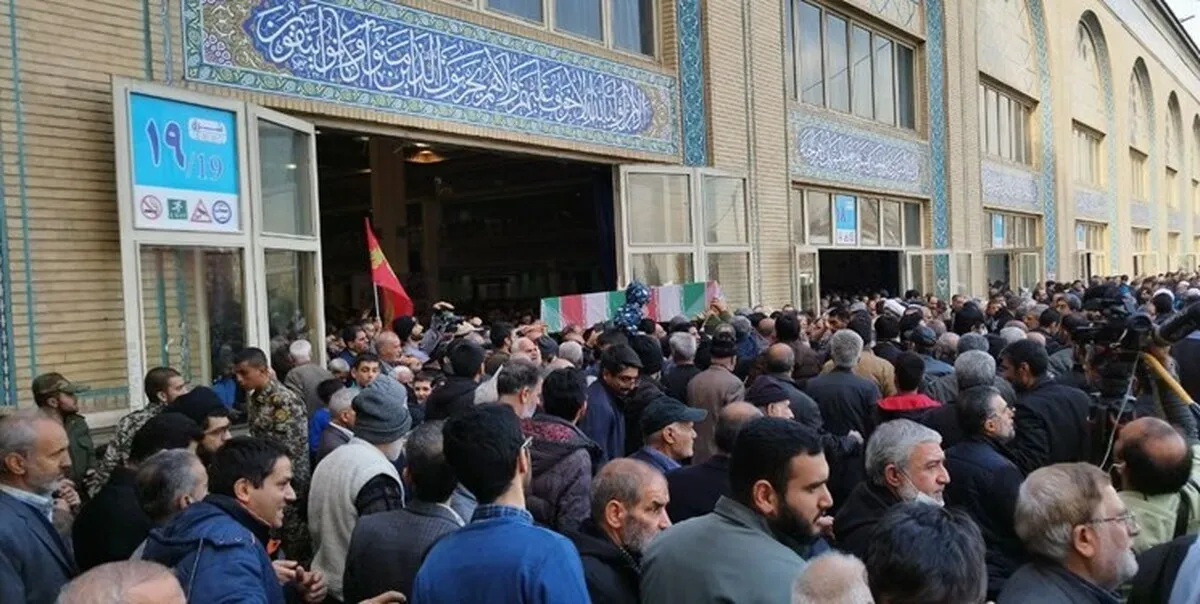 تشییع پیکر شهیده فائزه رحیمی با حضور پرشور نمازگزاران تهرانی