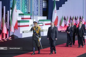 ادای احترام مقامات و مسئولان خارجی به پیکر امام شهید 