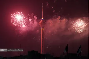 نور افشانی در شب سالگرد پیروزی انقلاب اسلامی